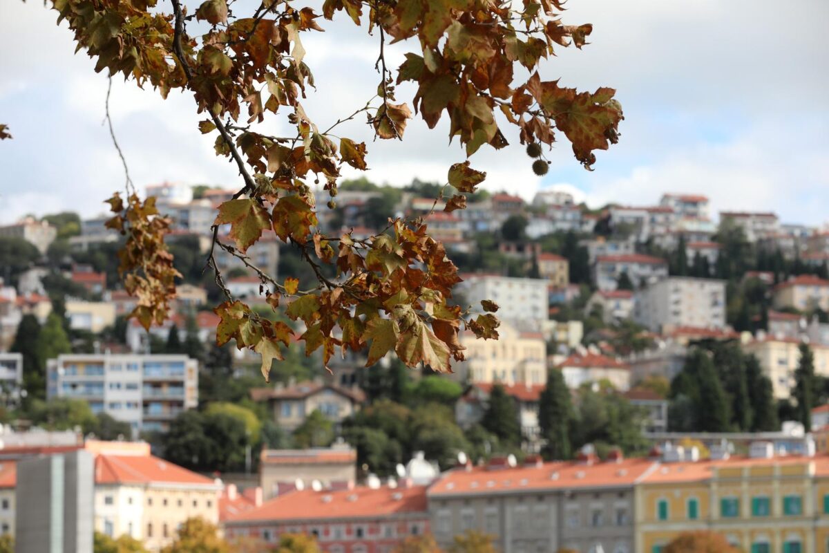 Rijeka: Sunčan jesenski dan u gradu