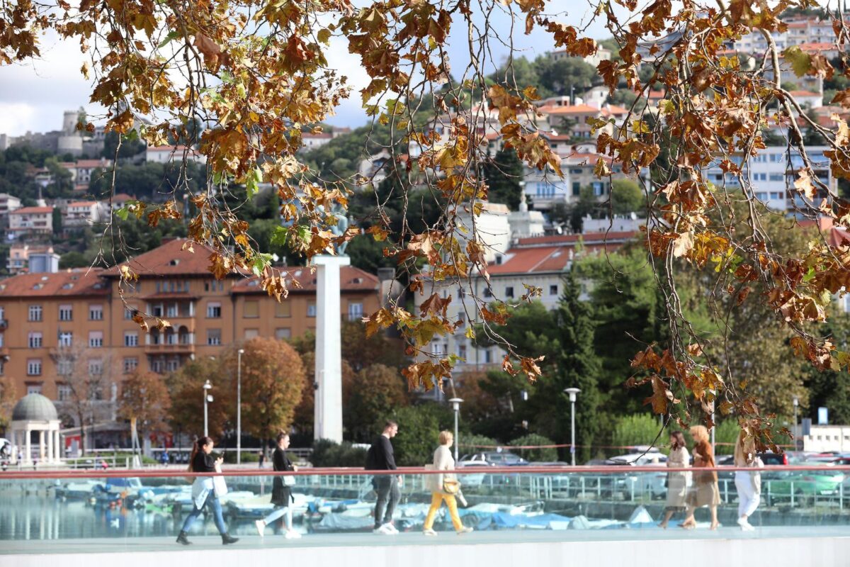 Rijeka: Sunčan jesenski dan u gradu