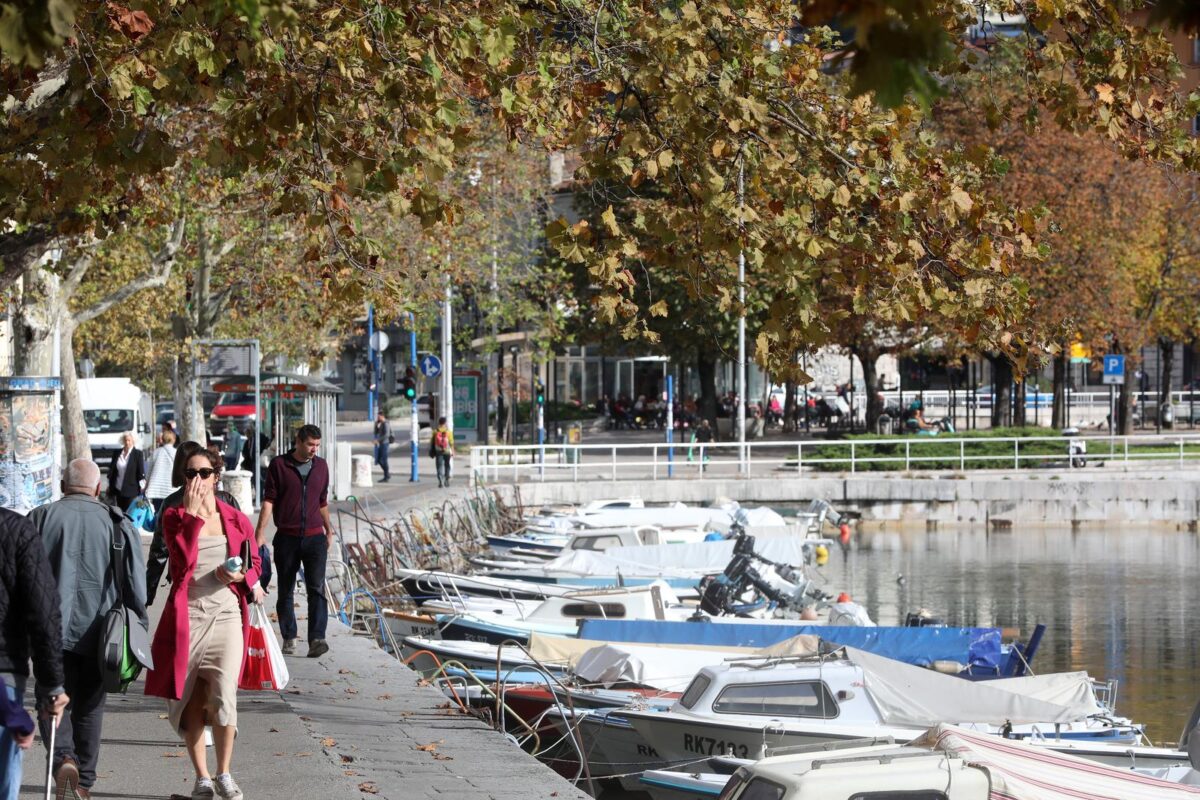 Rijeka: Sunčan jesenski dan u gradu