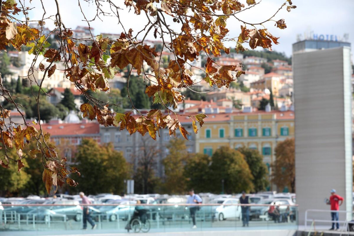 Rijeka: Sunčan jesenski dan u gradu