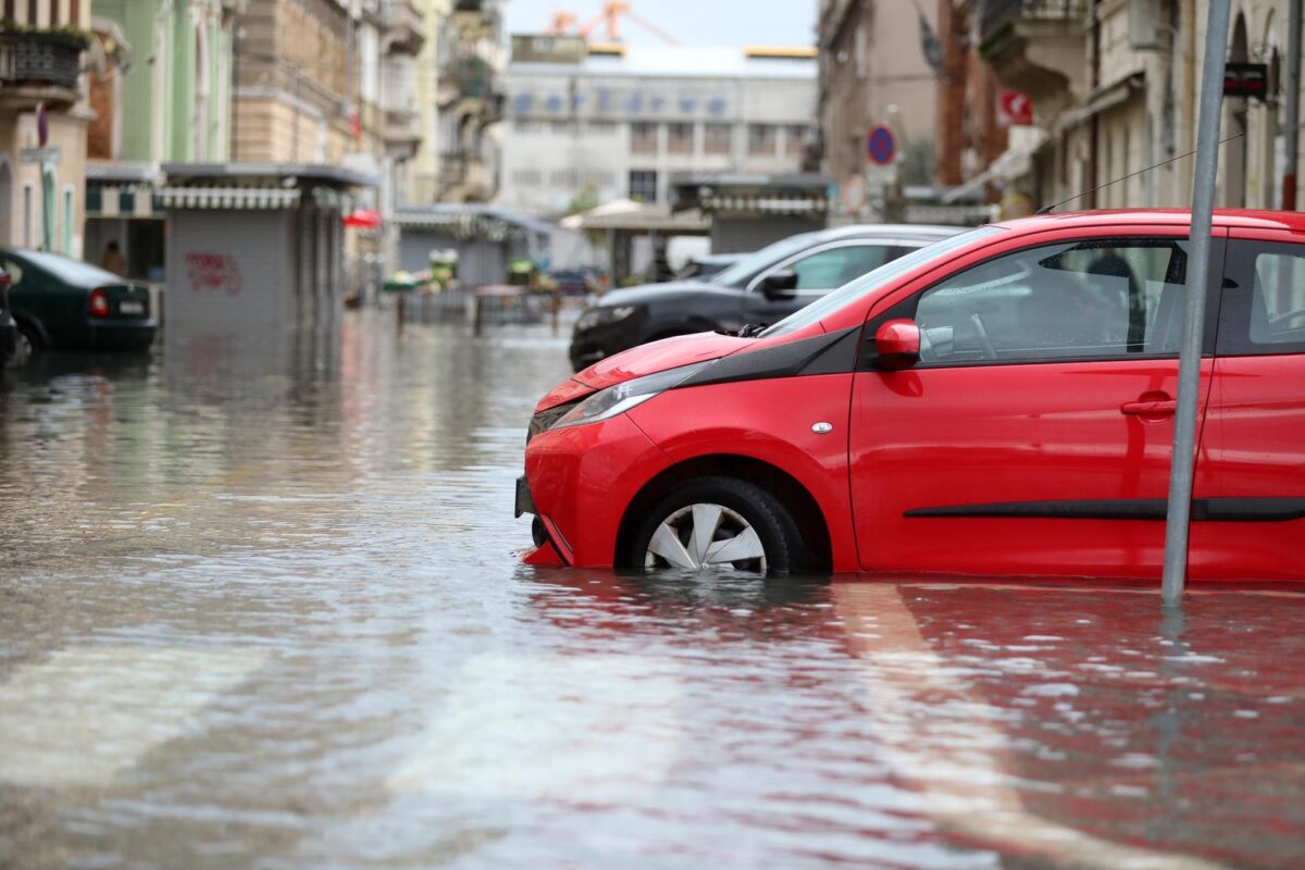 Rijeka: Jako jugo i kiša poplavilo ulice oko tržnice i rivu