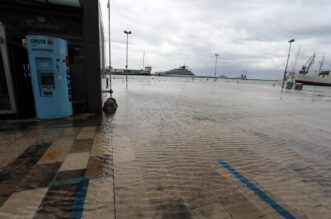 Rijeka: Jako jugo i kiša poplavilo ulice oko tržnice i rivu