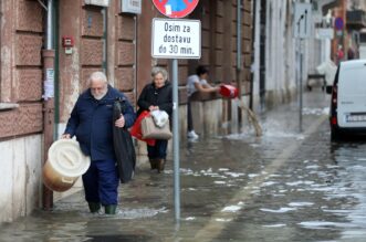 Rijeka: Jako jugo i kia poplavilo ulice oko trnice i rivu