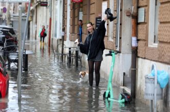 Rijeka: Jako jugo i kiša poplavilo ulice oko tržnice i rivu