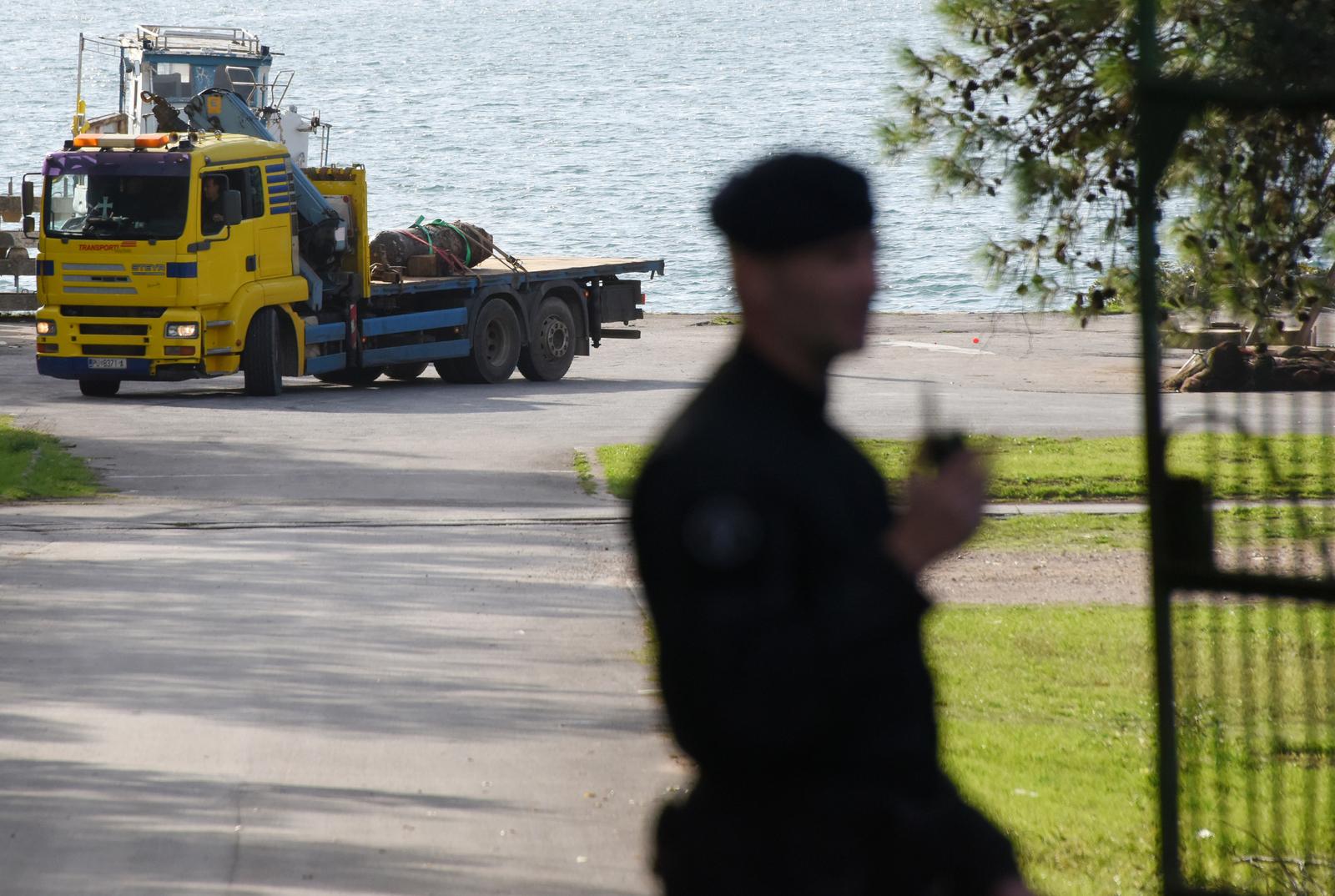 Iz pulske luke izvađena podmornička mina
