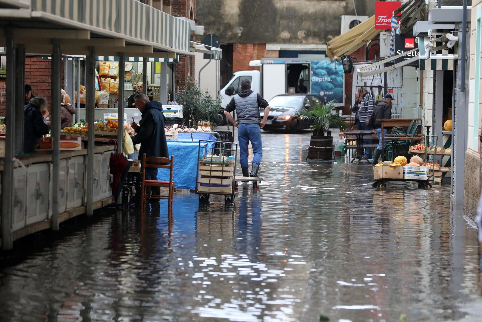 Rijeka: Nova poplava na području gradske tržnice Rijeka: Nova poplava na području gradske tržnice