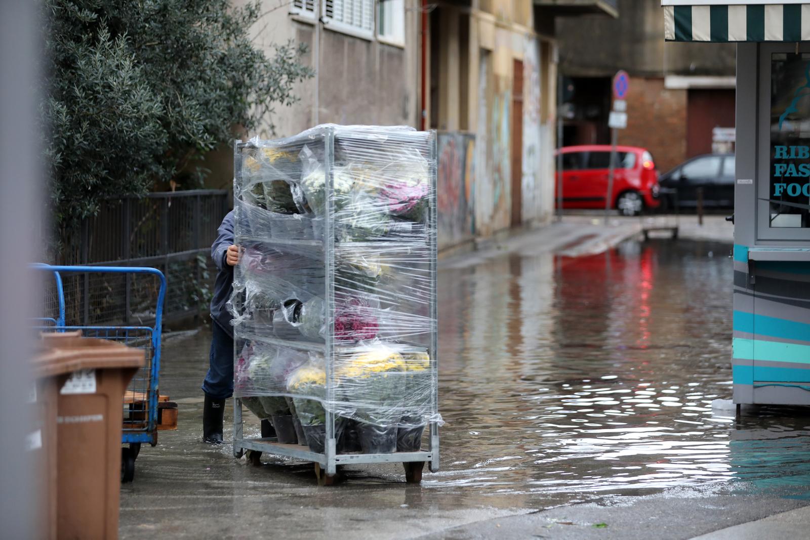 Rijeka: Nova poplava na području gradske tržnice Rijeka: Nova poplava na području gradske tržnice