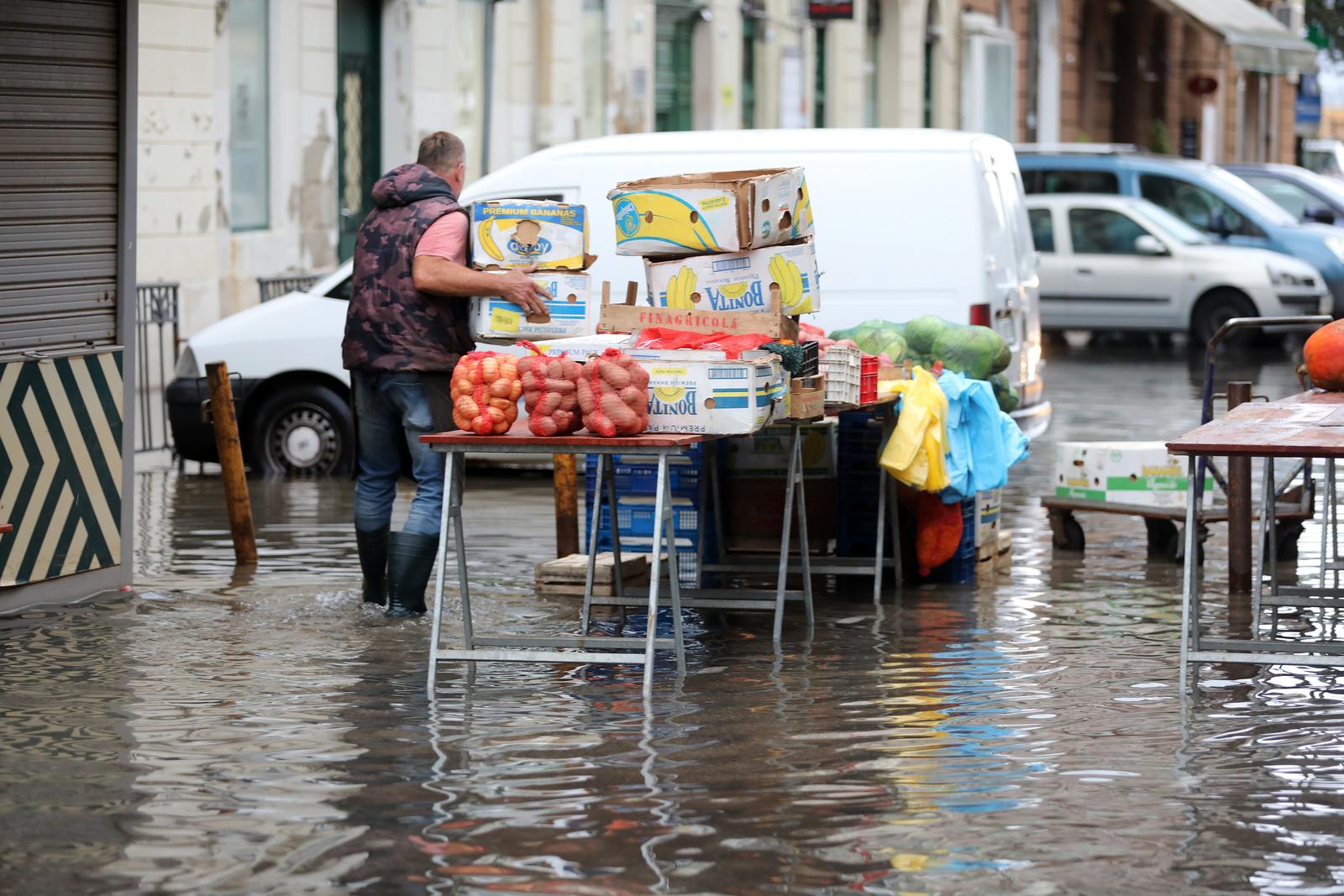 Rijeka: Nova poplava na području gradske tržnice Rijeka: Nova poplava na području gradske tržnice