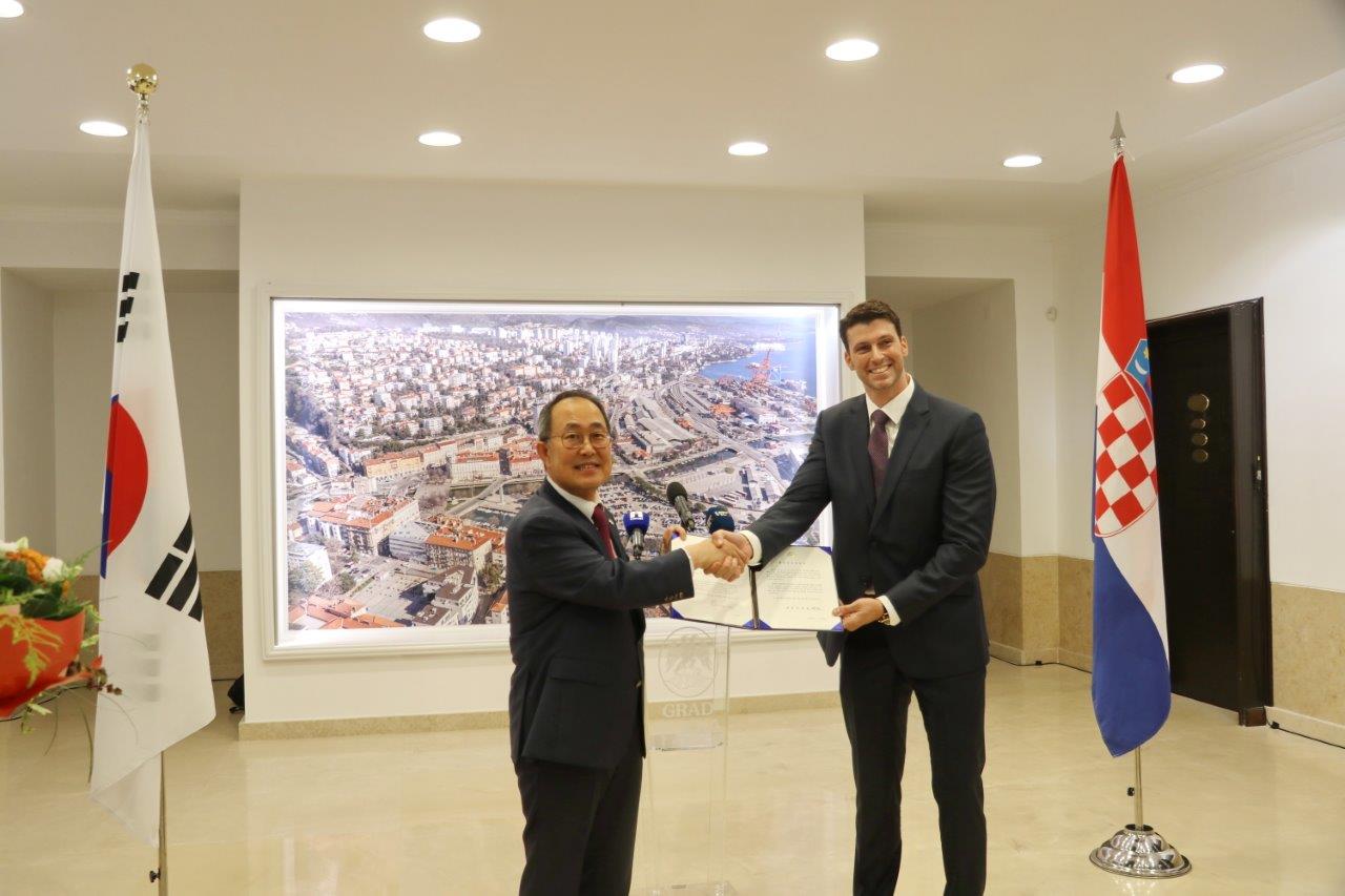 Prijem-povodom-otvorenja-Počasnog-konzulata-Republike-Koreje-za-Primorsko-goransku-i-Istarsku-županiju-15 Prijem-povodom-otvorenja-Počasnog-konzulata-Republike-Koreje-za-Primorsko-goransku-i-Istarsku-županiju-15