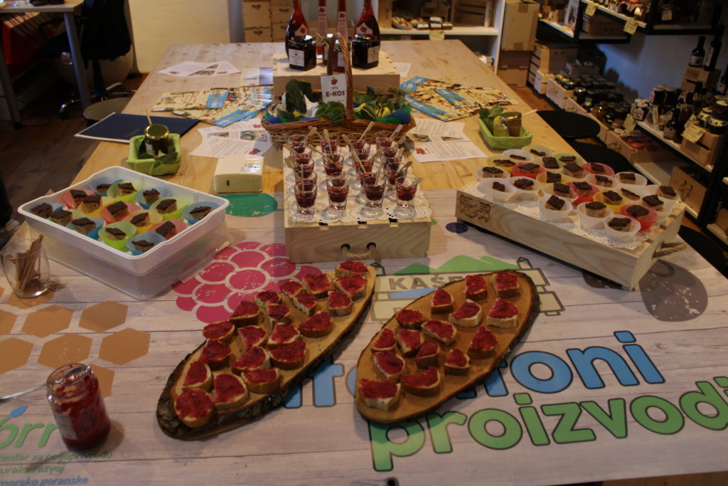 kasetica (1) kasetica (1)