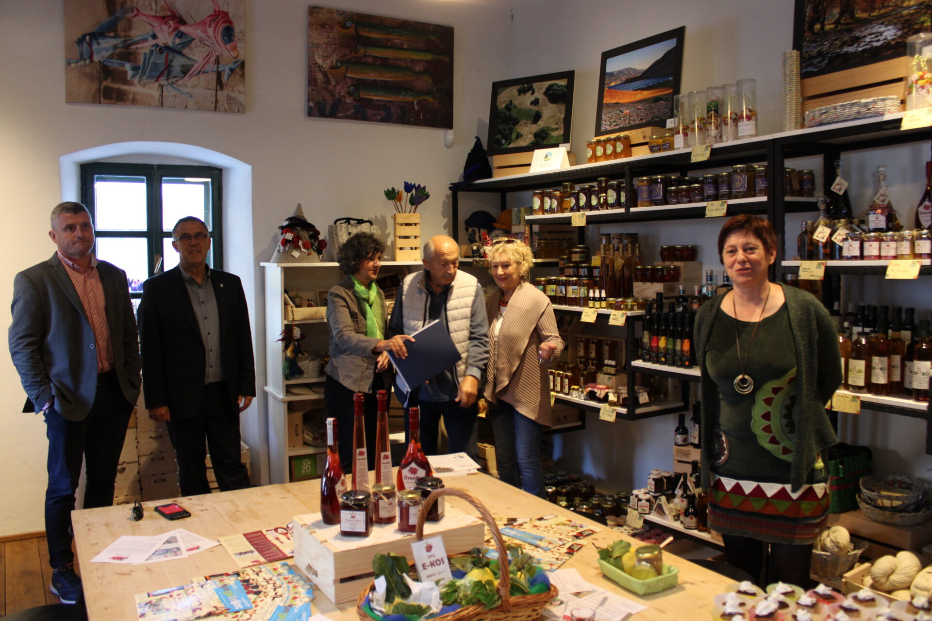 kasetica (2) kasetica (2)