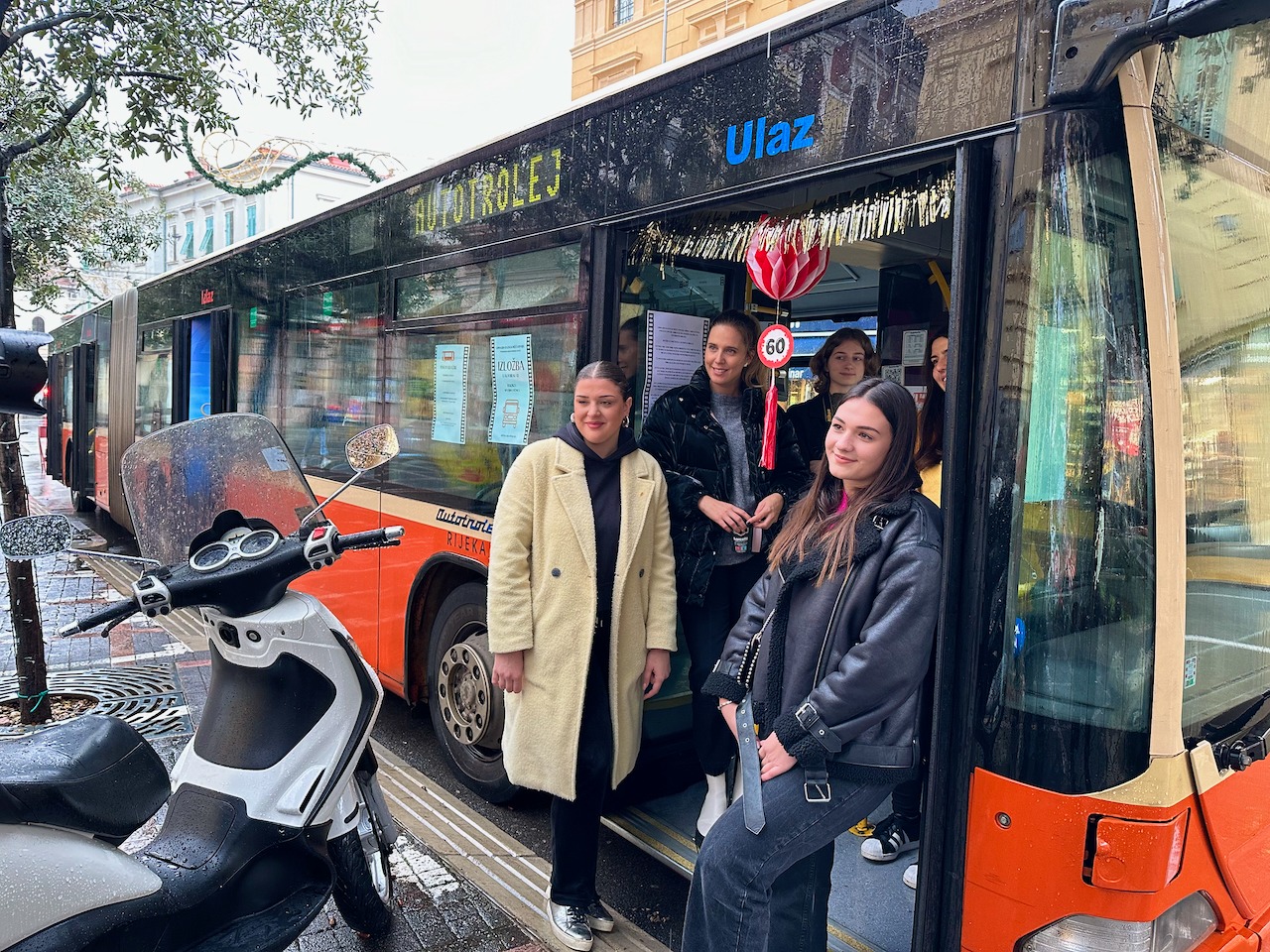 32 bus opatijski gimnazijalci gek (1) 32 bus opatijski gimnazijalci gek (1)