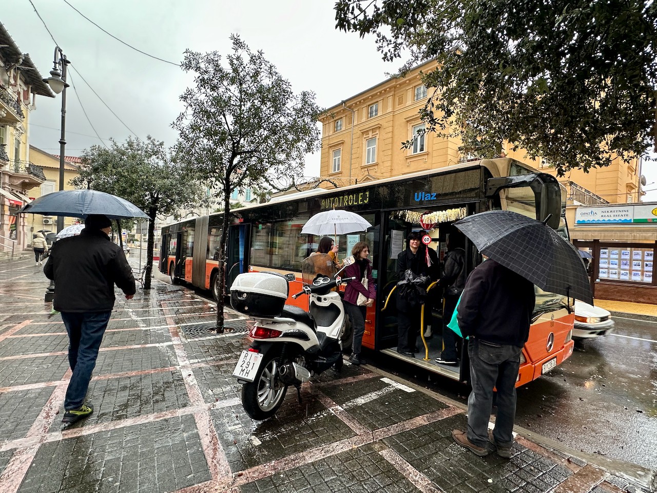 32 bus opatijski gimnazijalci gek (5) 32 bus opatijski gimnazijalci gek (5)