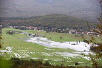 Grobničko polje i prometnice pod vodom