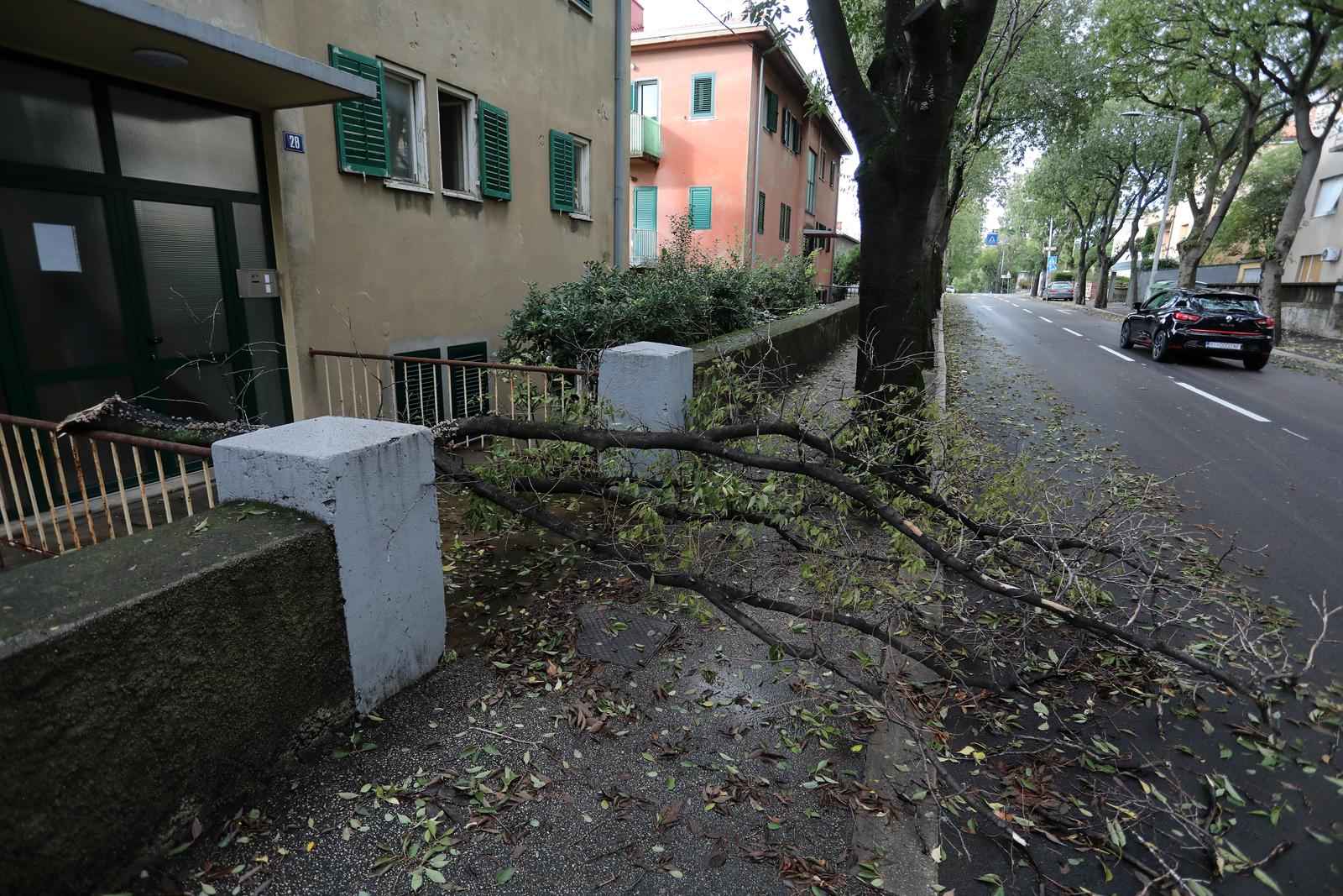 Rijeka: Posljedice sinoćnjeg kišnog nevremena