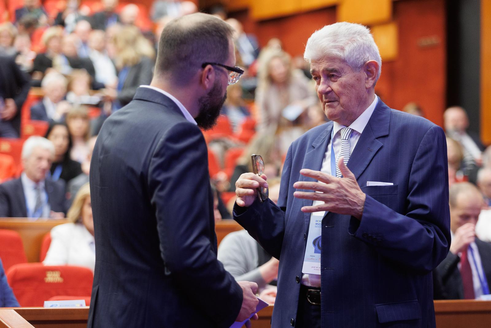 Opatija: Održano tradicionalno savjetovanje “Ekonomska politika Hrvatske u 2024.” Opatija: Održano tradicionalno savjetovanje “Ekonomska politika Hrvatske u 2024.”