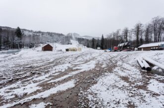 Platak od jutra prekriven snijegom