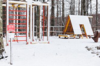 Platak od jutra prekriven snijegom