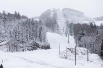 Platak od jutra prekriven snijegom