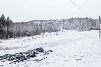 Platak od jutra prekriven snijegom