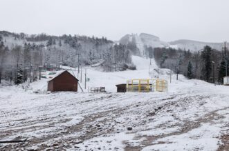 Platak od jutra prekriven snijegom