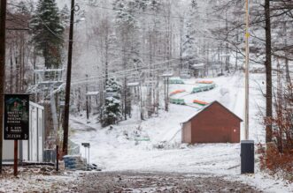 Platak od jutra prekriven snijegom