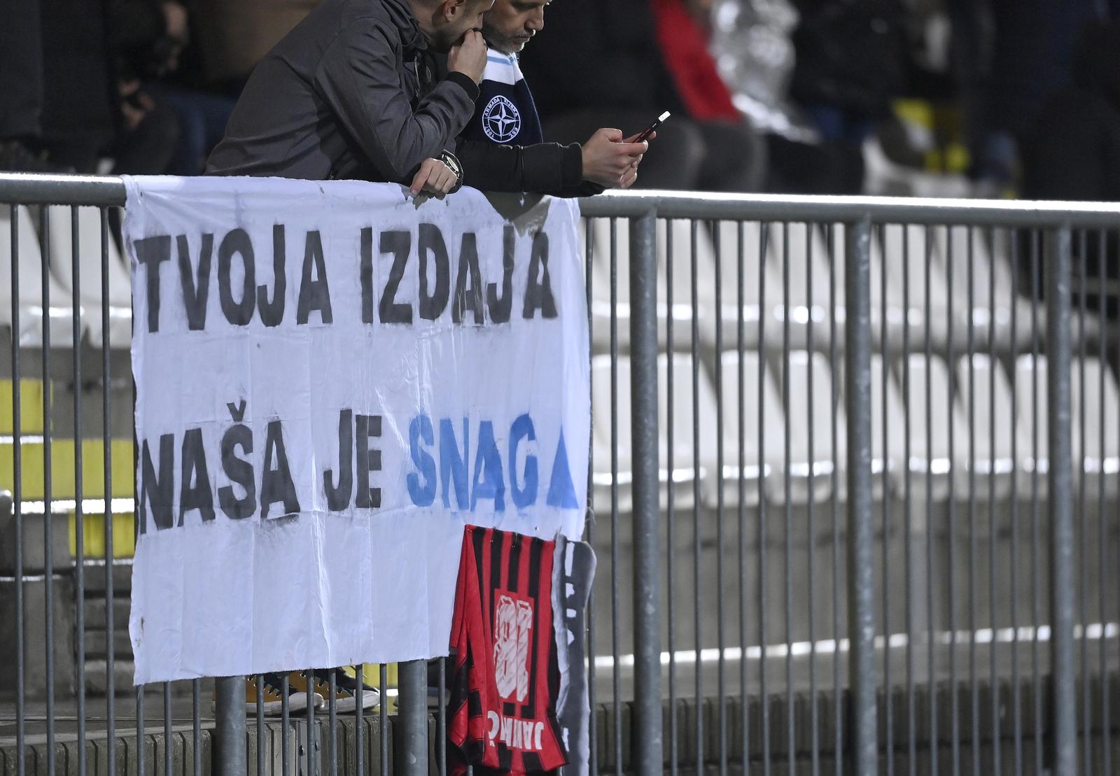 Rijeka: Navijači Rijeke poslali poruke treneru Dinama Sergeju Jakiroviću Rijeka: Navijači Rijeke poslali poruke treneru Dinama Sergeju Jakiroviću