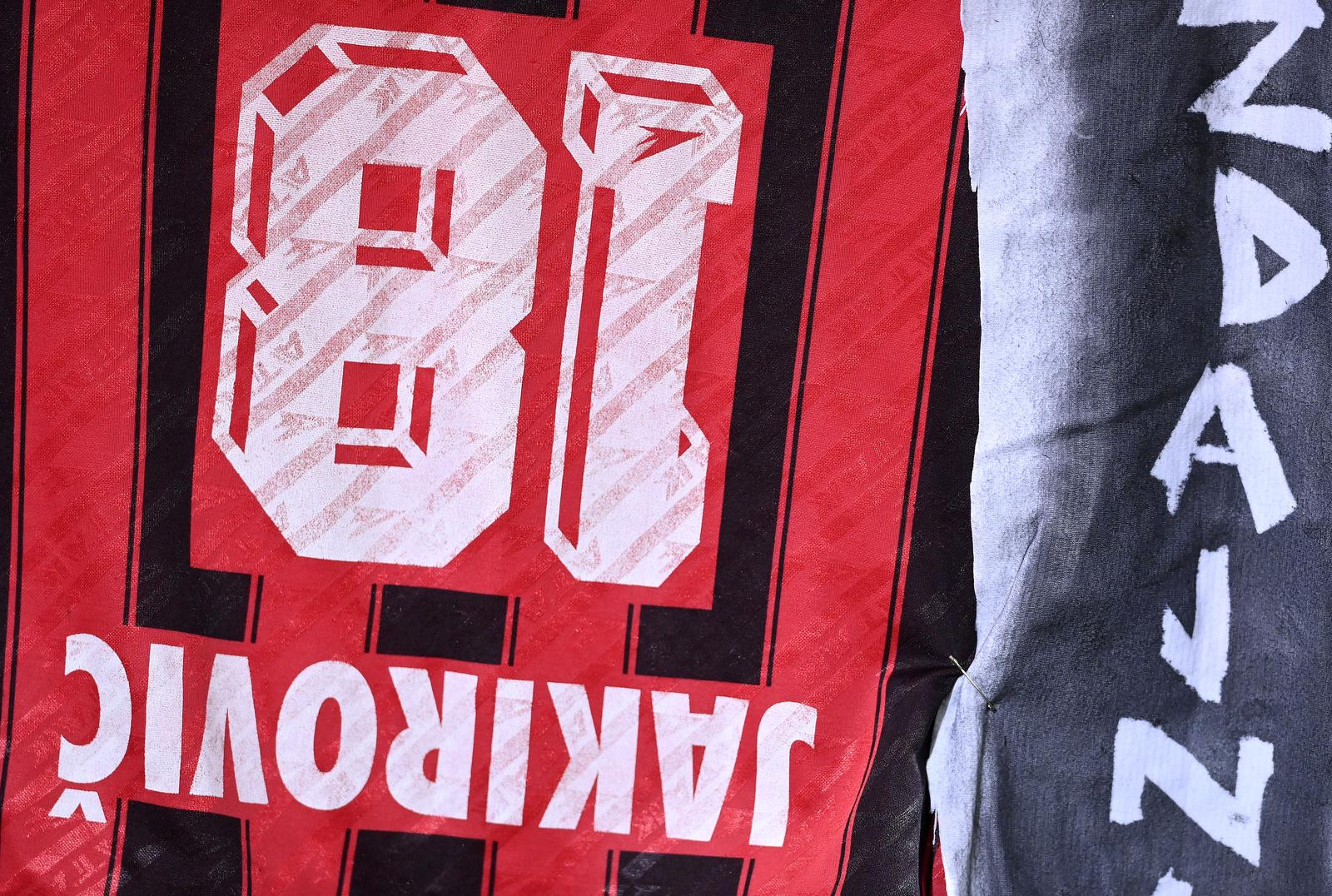 Rijeka: Navijači Rijeke poslali poruke treneru Dinama Sergeju Jakiroviću Rijeka: Navijači Rijeke poslali poruke treneru Dinama Sergeju Jakiroviću