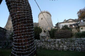 Rijeka: Trsatska gradina ukrašena tisućama lampica