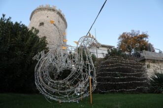 Rijeka: Trsatska gradina ukrašena tisućama lampica