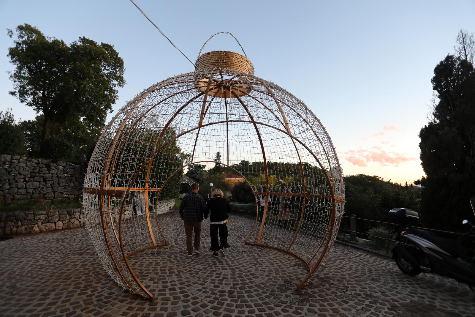 Rijeka: Trsatska gradina ukrašena tisućama lampica Rijeka: Trsatska gradina ukrašena tisućama lampica