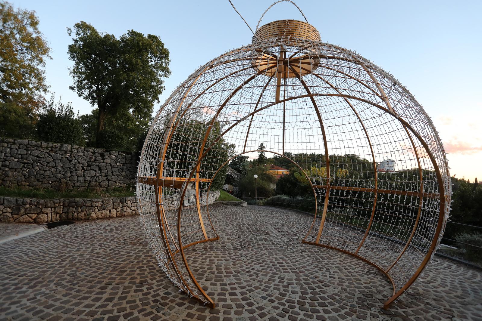 Rijeka: Trsatska gradina ukrašena tisućama lampica Rijeka: Trsatska gradina ukrašena tisućama lampica