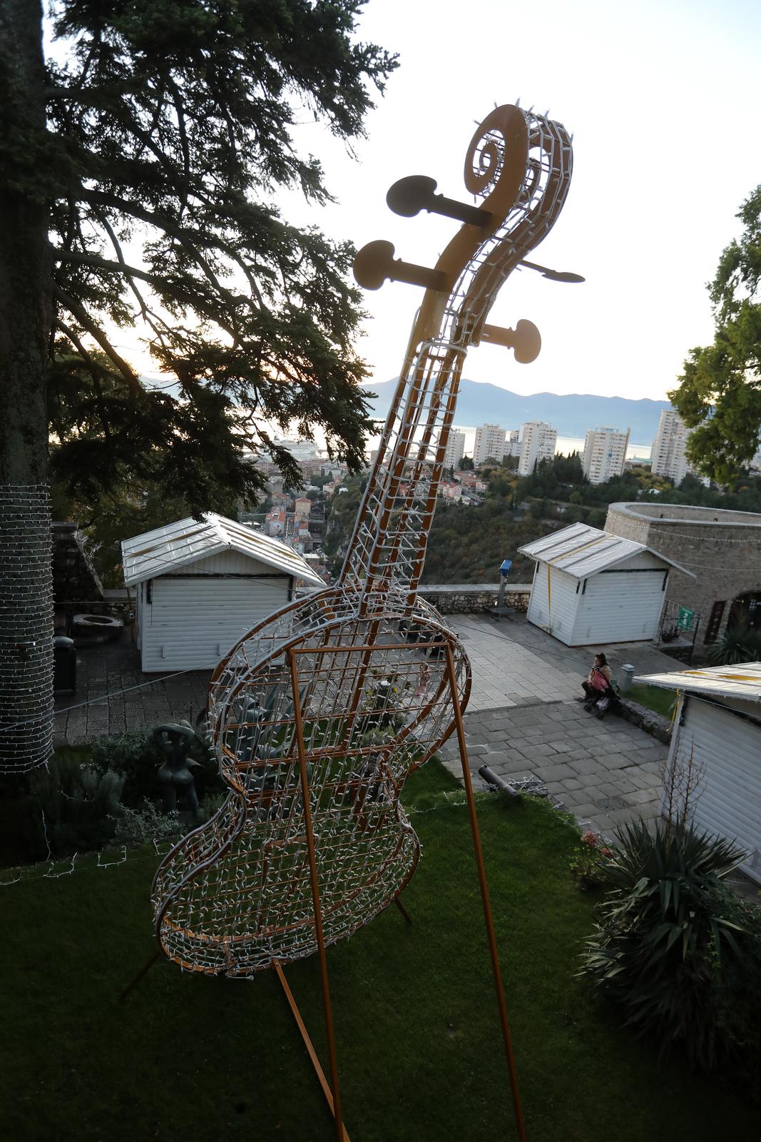 Rijeka: Trsatska gradina ukrašena tisućama lampica Rijeka: Trsatska gradina ukrašena tisućama lampica