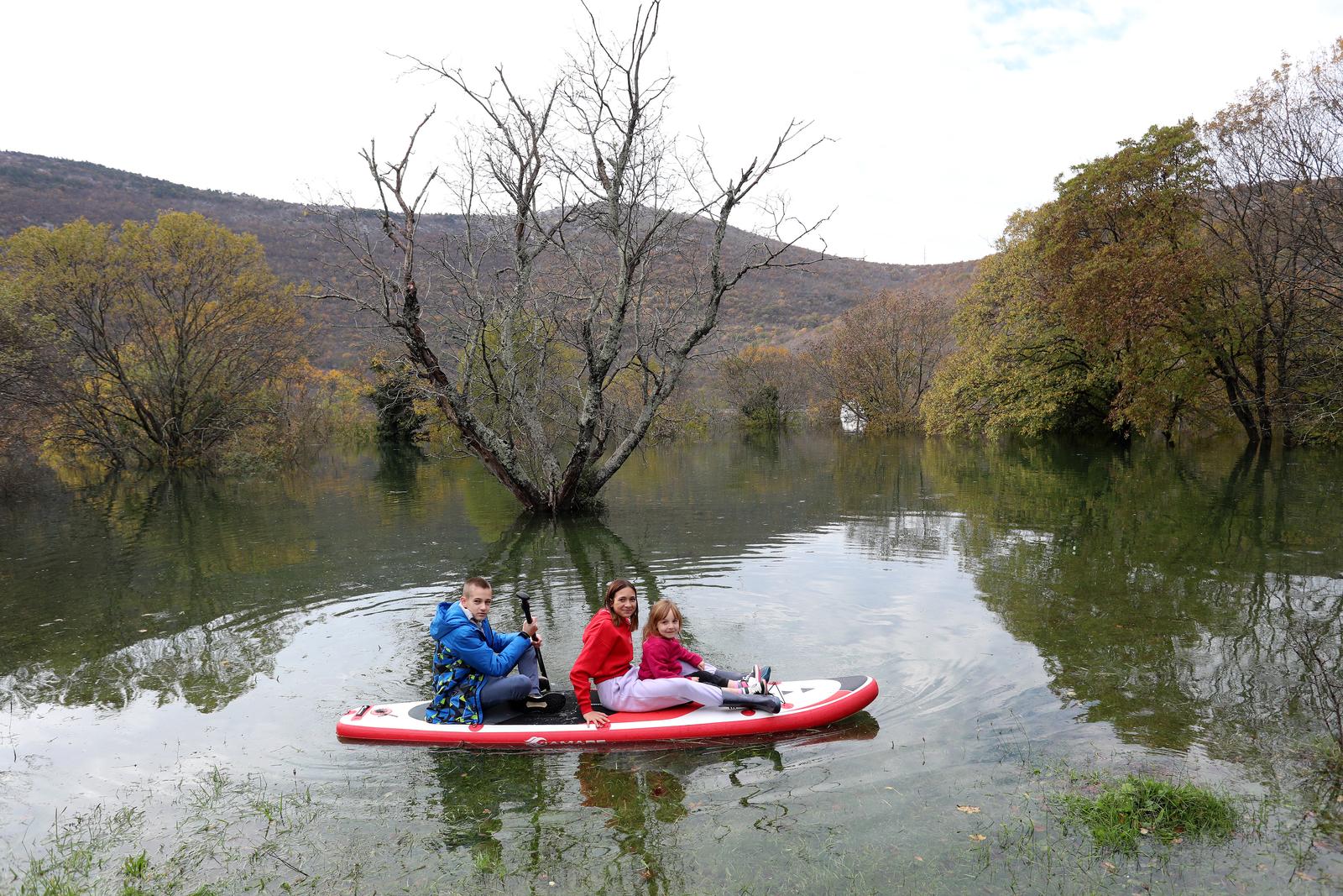 Ponikve: Opatijski Kukali igraju picigin u dolini punoj vode