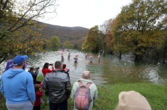 Ponikve: Opatijski Kukali igraju picigin u dolini punoj vode