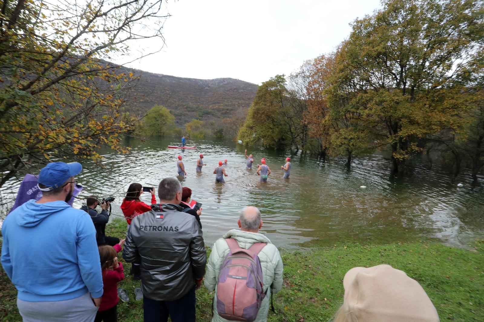 Ponikve: Opatijski Kukali igraju picigin u dolini punoj vode