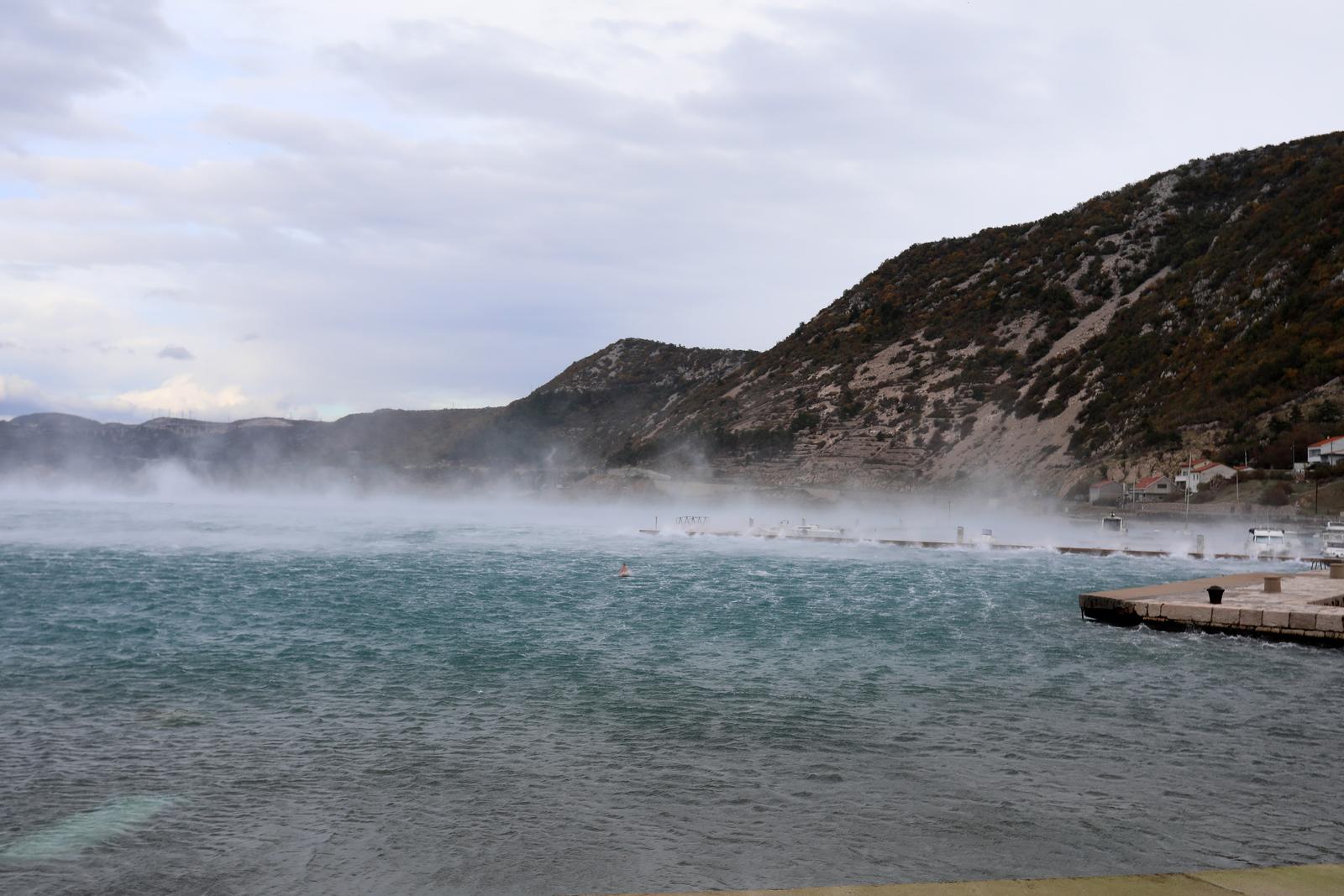 Rijeka: Problemi zbog olujne bure na rfijeckom podrucju