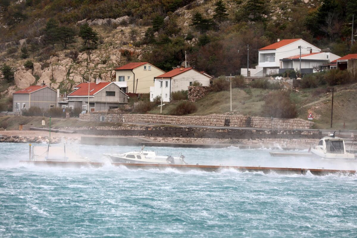 Rijeka: Problemi zbog olujne bure na rfijeckom podrucju