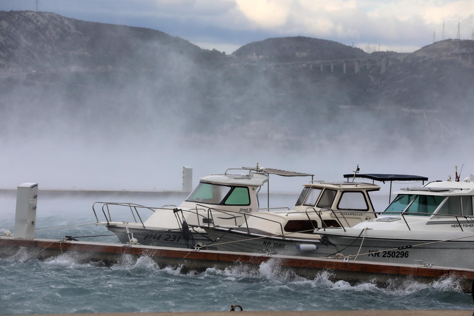 Rijeka: Problemi zbog olujne bure na rfijeckom podrucju