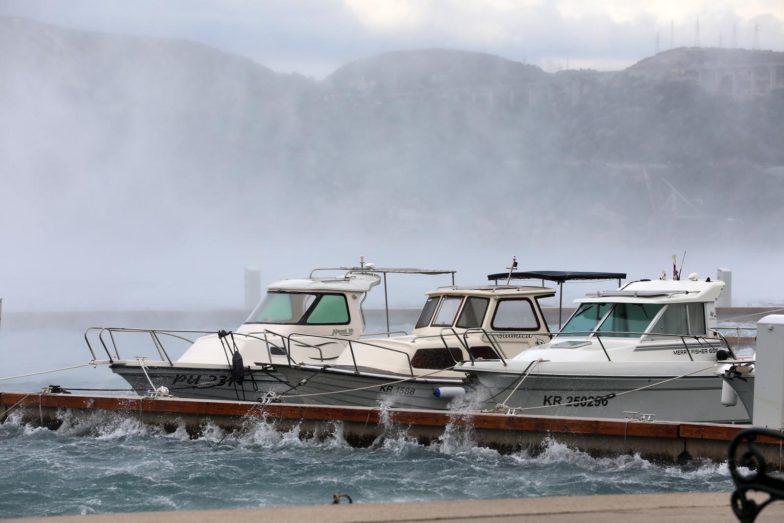 Rijeka: Problemi zbog olujne bure na rfijeckom podrucju