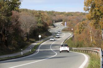 Vijugava cesta između Malinske i Krka pravi je hit, zovu je “krčka zmija”