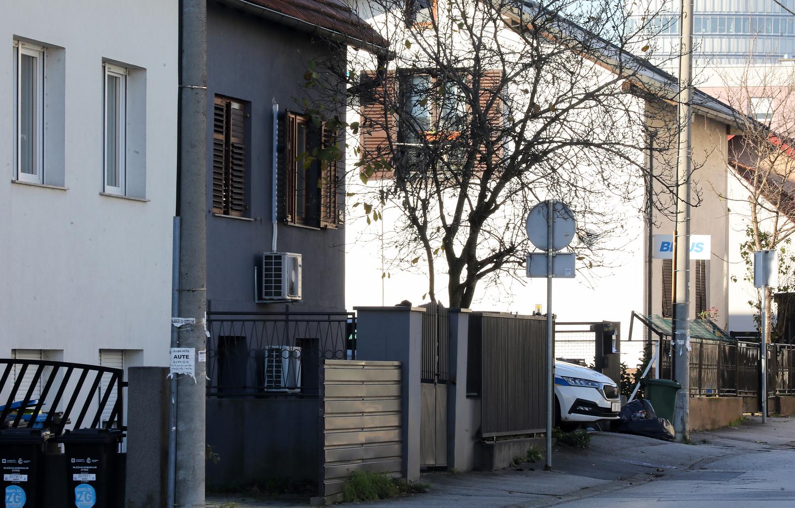 Zagreb: Policija je i dalje pred kućom u kojoj su jučer bile dvije eksplozije Zagreb: Policija je i dalje pred kućom u kojoj su jučer bile dvije eksplozije