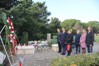 Polaganje-vijenaca-povodom-Dana-sjećanja-na-žrtve-Domovinskog-rata-i-Dana-sjećanja-na-žrtvu-Vukovara-i-