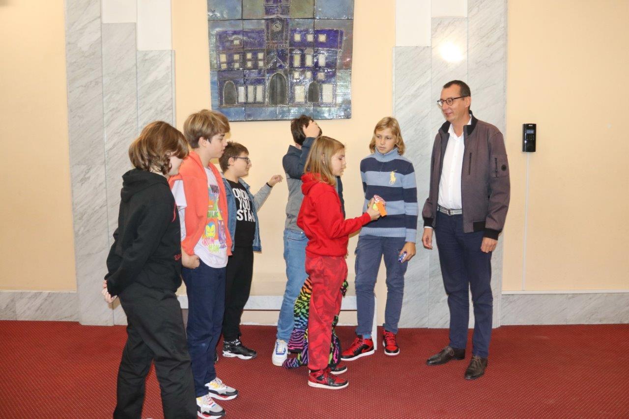 Susret-gradonačelnika-i-učenica-OŠ-Dolac-povodom-Dana-ljubaznosti-1 Susret-gradonačelnika-i-učenica-OŠ-Dolac-povodom-Dana-ljubaznosti-1