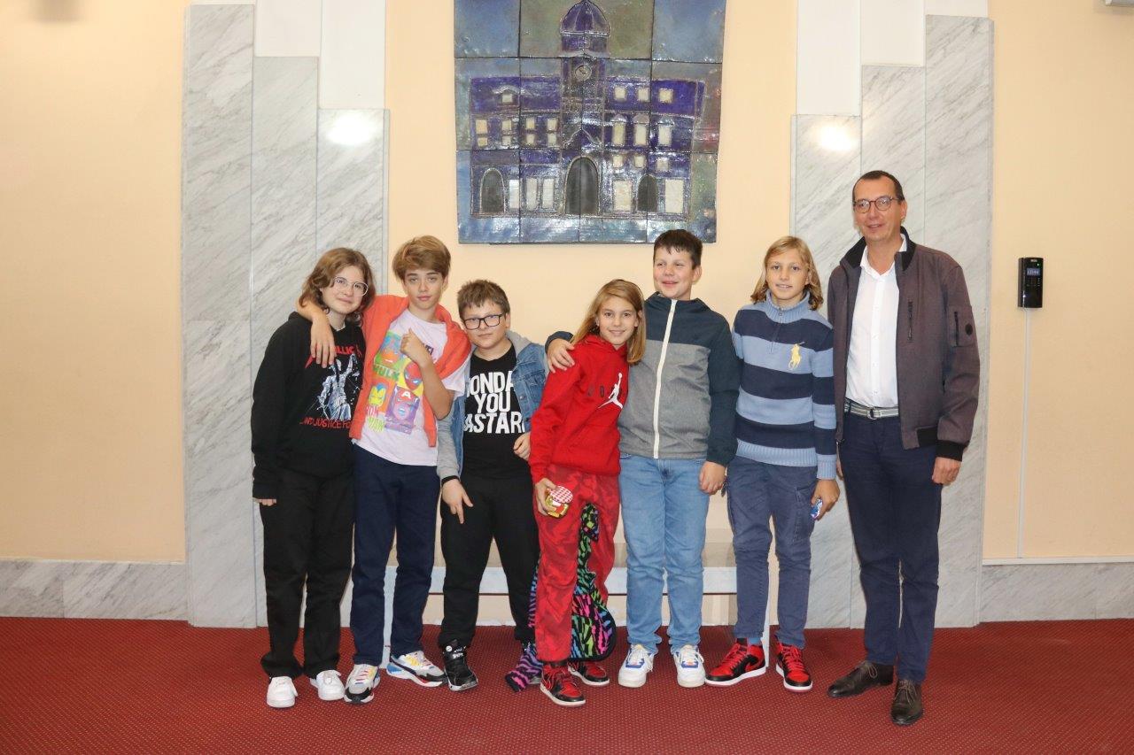 Susret-gradonačelnika-i-učenica-OŠ-Dolac-povodom-Dana-ljubaznosti-6 Susret-gradonačelnika-i-učenica-OŠ-Dolac-povodom-Dana-ljubaznosti-6