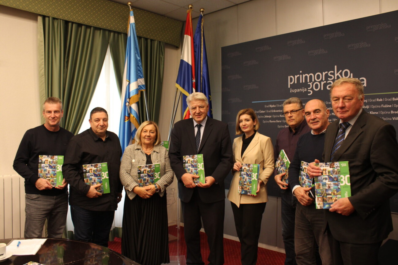 ZELENO I PLAVO PREDSTAVLJANJE PGŽ ZELENO I PLAVO PREDSTAVLJANJE PGŽ