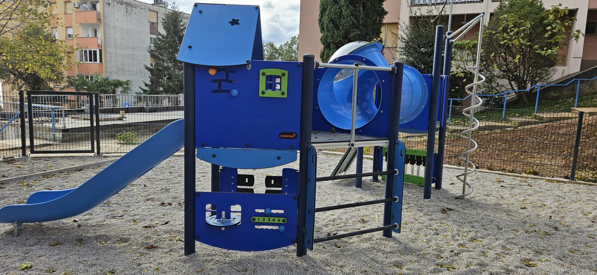 djecje igraliste kosovo (1) djecje igraliste kosovo (1)