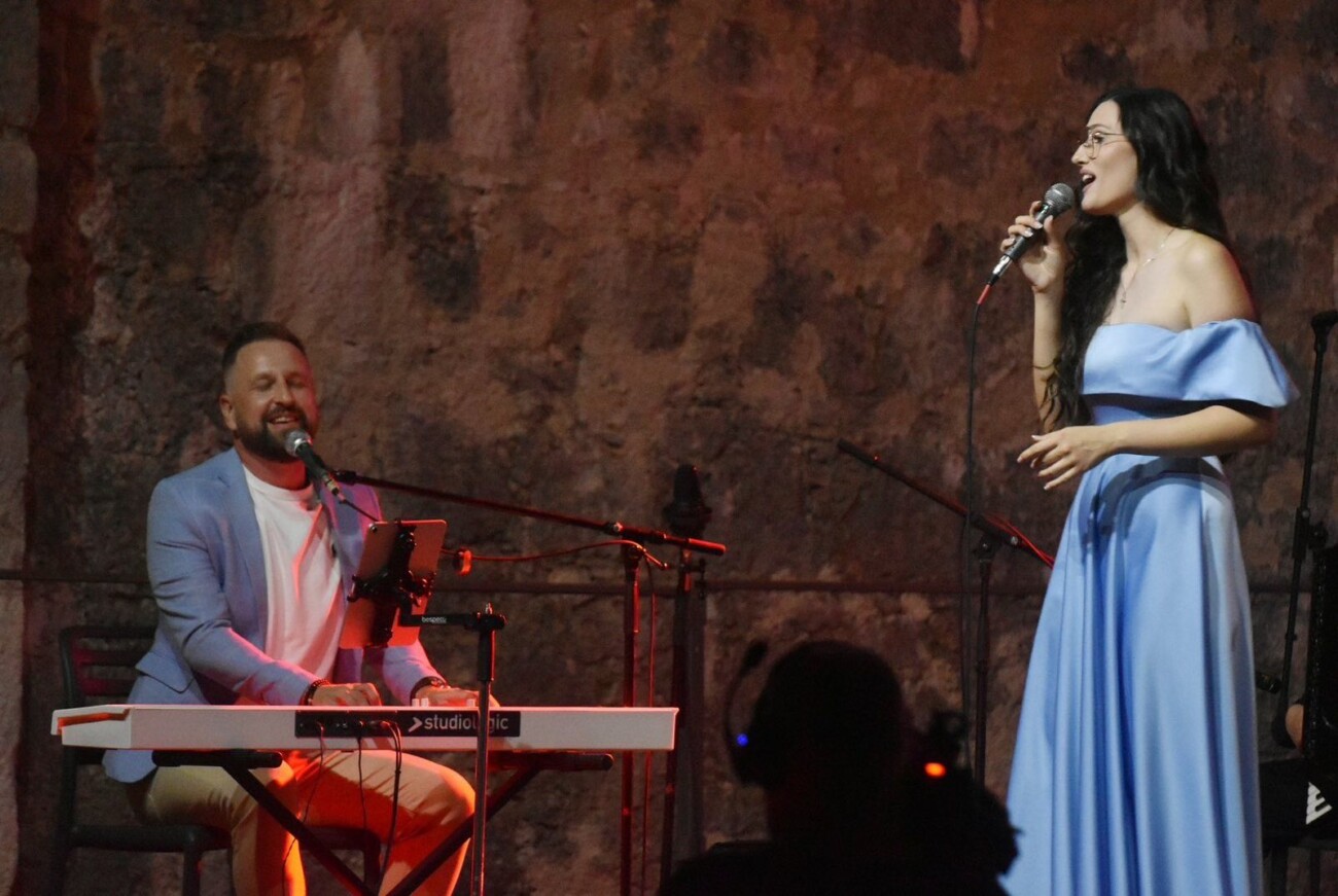 MAURO STARAJ & KARLA PUPIS MAURO STARAJ & KARLA PUPIS