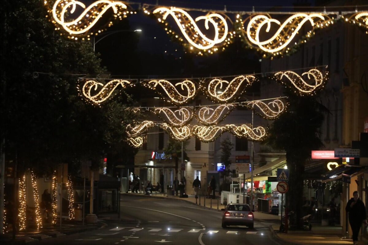 Opatija: Grad ukraen za Advent