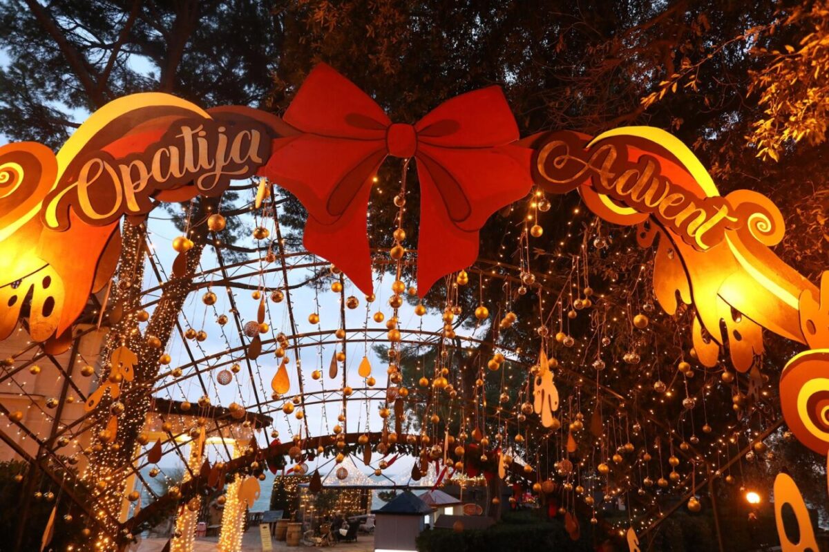 Opatija: Grad ukrašen za Advent